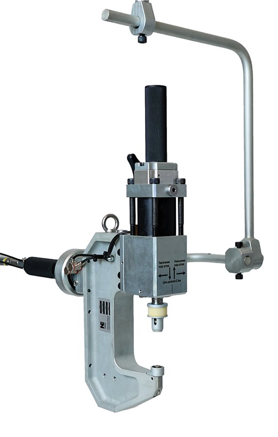 Pneumohydraulický klinčovací nástroj se zvýšenou silou